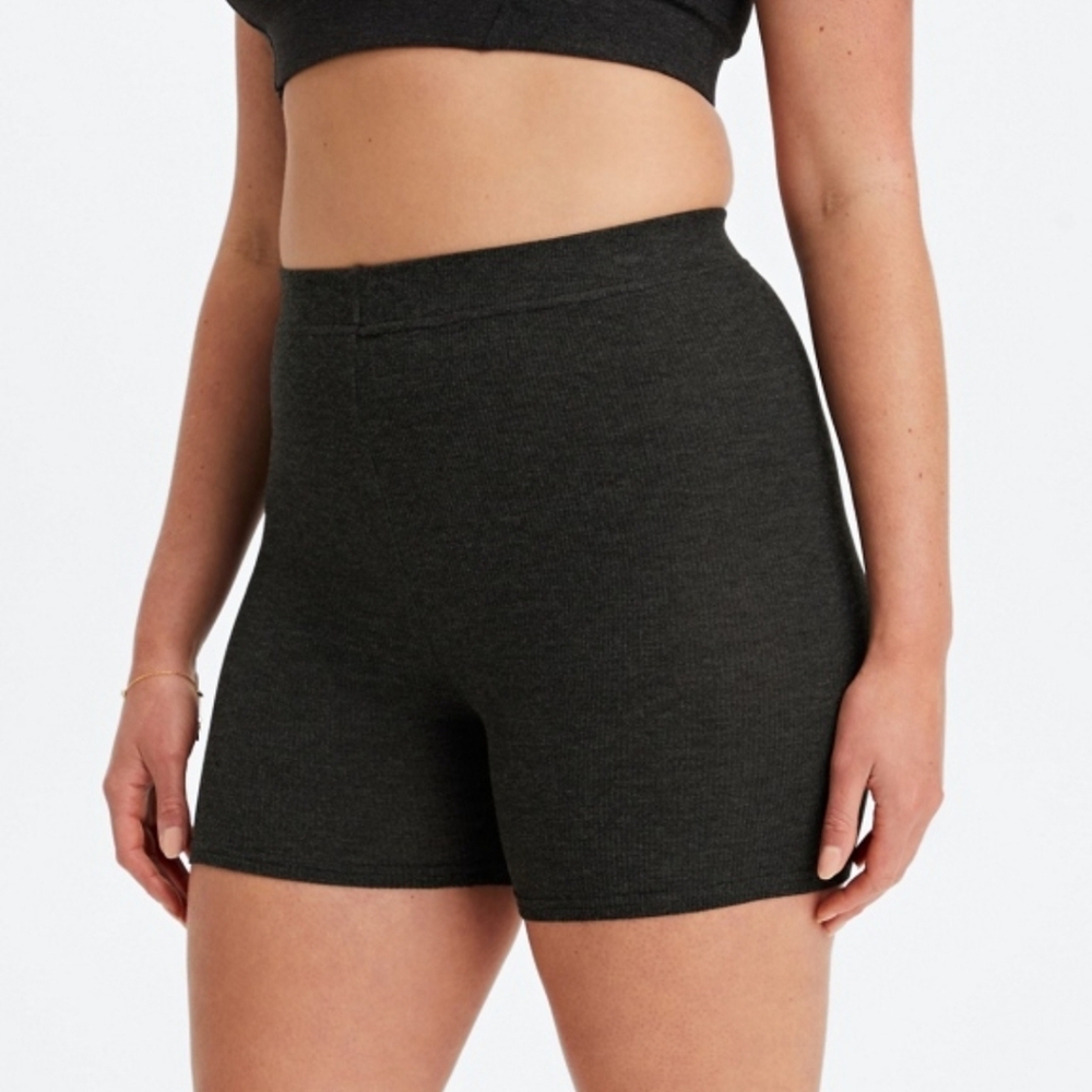 🌟 NEW Fabletics Restoreknit Slim Short